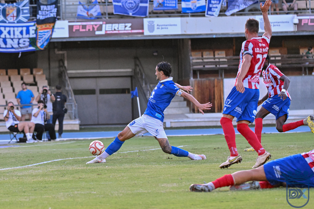 A Xerez CD player strikes the ball against the opposition of the Don Benito defence at Chapín