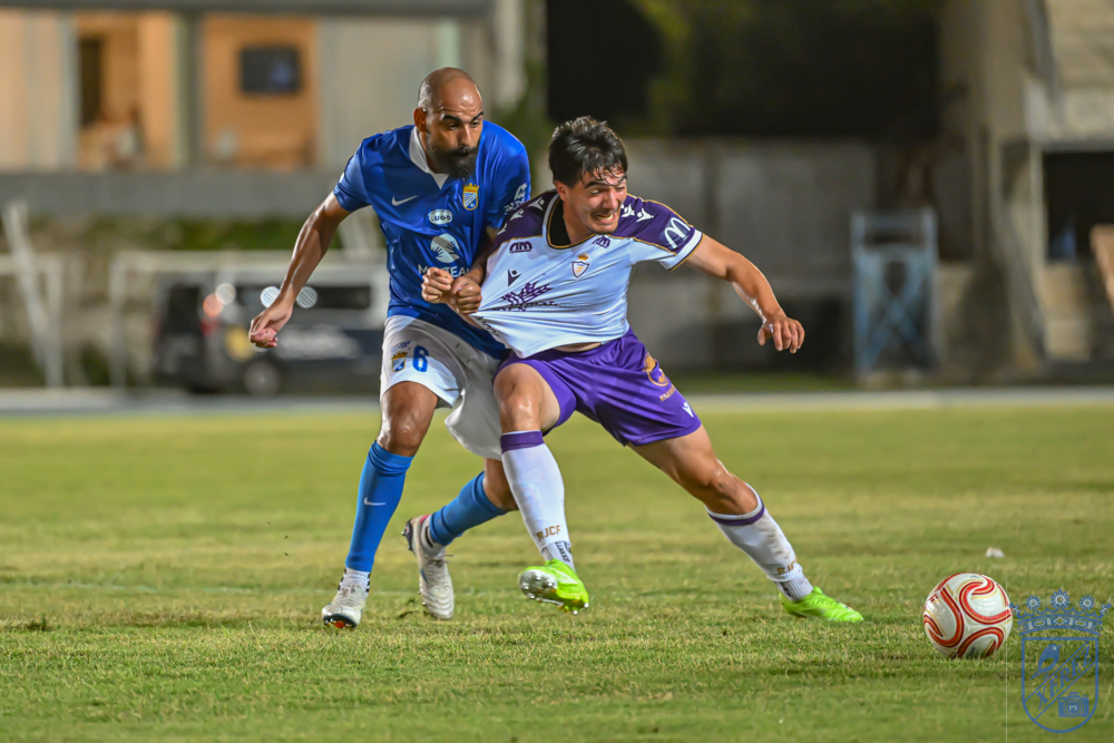 A Xerez CD player and a Real Jaén player battle for the ball