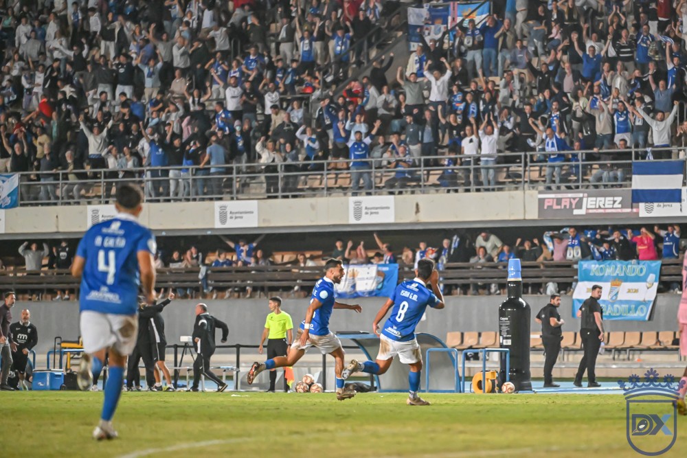 Ismael celebrates his goal against Marbella as the Chapín crowd cheers