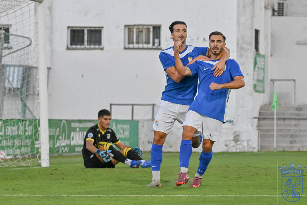 Los jugadores del Xerez CD celebran el gol de Zelu en El Palmar